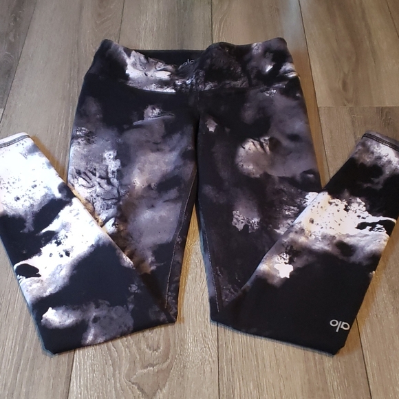 Alo airbrush leggings. - Picture 3 of 8